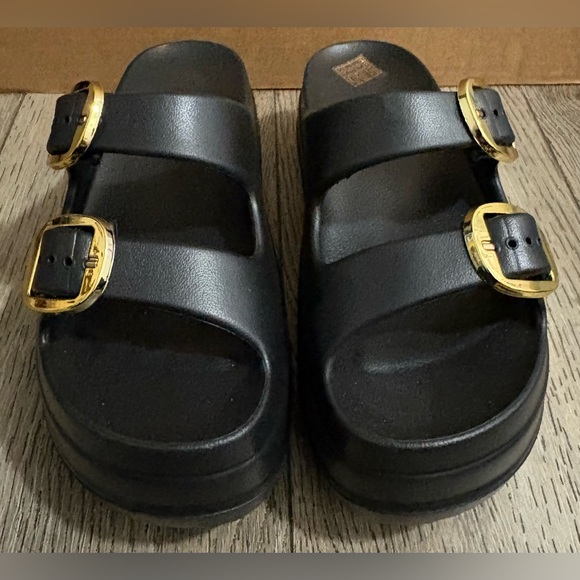 NWOB Women’s Black w/Gold Buckles Platform Sandals size 8 - Picture 1 of 5